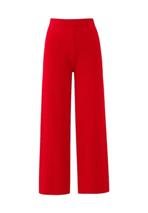 Rode, wijde gebreide broek met een hoge, elastische tailleband. De textuur is geribbeld, wat een zachte en gestructureerde uitstraling geeft.