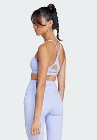 adidas Performance 3STRIPES - Light support sports bra - violet tone