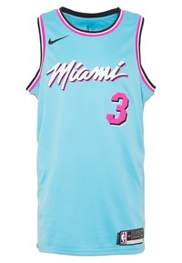 Maillot de basket-ball bleu clair avec des accents noirs et roses, "Miami" en écriture blanche, le numéro "3" en rose souligné de noir. Fabriqué en tissu respirant.