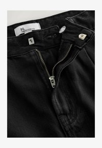 Geselecteerd, black