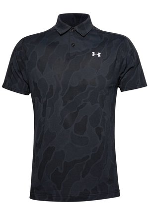 Polo noir en tissu texturé avec un motif camouflage subtil. Comprend un col et une patte de boutonnage à deux boutons. Inclut un logo.