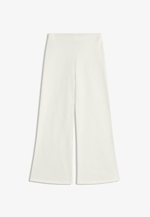 Fehér, széles szárú nadrág sima anyagból. Magas derékvonallal rendelkezik, és nincsenek látható varrásai, ami letisztult sziluettet eredményez.