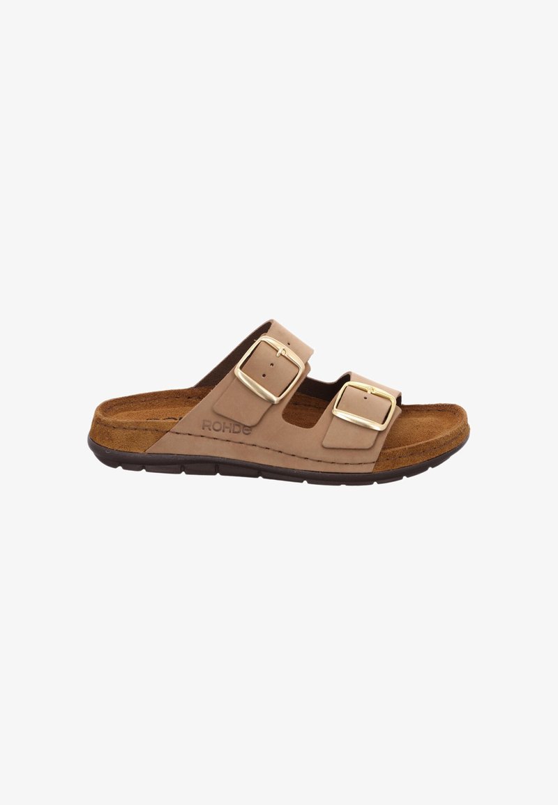 Sandal in pelle scamosciata marrone, con doppia fibbia regolabile, plantare in sughero e suola in gomma testurizzata per aderenza e comfort.
