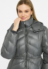 LIU JO LONG WITH HOOD - Abrigo de plumas - grey