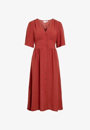 Robe midi rouge rouille avec col en V, manches courtes, taille cintrée et rangée de boutons à l'avant, confectionnée en tissu léger texturé.