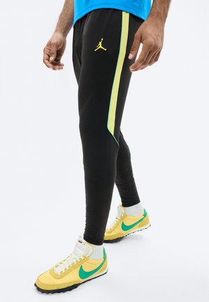 Nike Performance BRASIL STRIKE  - Oblečení národního týmu - black/yellow pulse/infrared