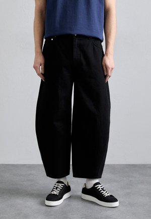 Helmut Lang COCOON GALLERY - Brīva piegriezuma džinsi - black