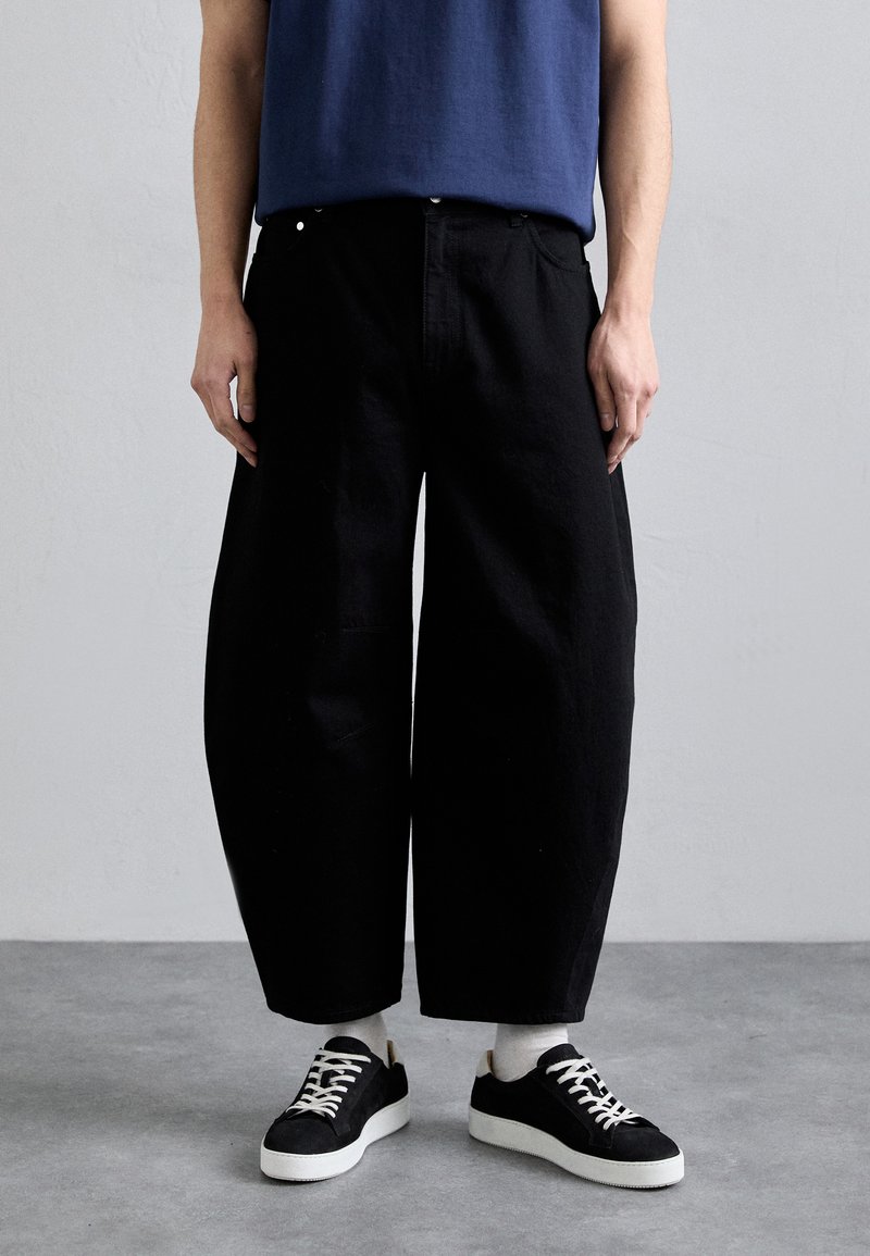 Helmut Lang COCOON GALLERY - Avar lõikega teksad - black