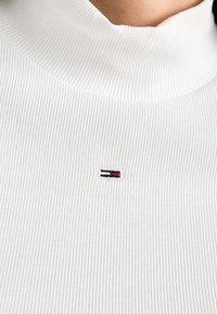 Tommy Jeans ESSENTIAL MOCK NECK - Longsleeve - white