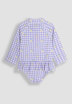 Langärmliger Badeanzug im lavendelfarbenen Gingham-Muster mit gelben Zitronendrucken, Rüsche am Saum und Druckknopfverschluss unten. Hergestellt aus elastischem Stoff.