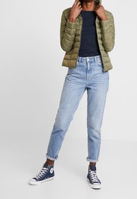 Zalando Essentials Dunjacka - olive