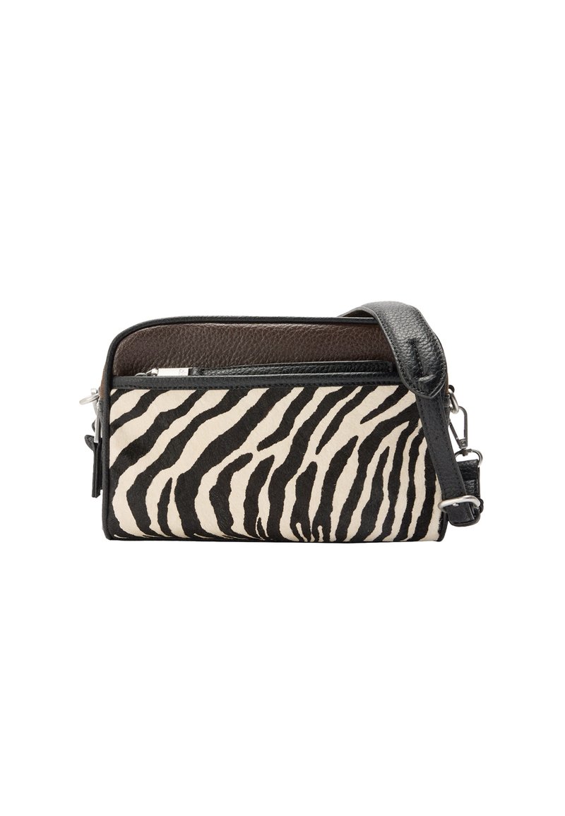 Torebka na ramię w wzór zebry, z czarnym skórzanym paskiem, kontrastującymi fakturami materiałów oraz komorą zapinaną na zamek dla bezpiecznego zamknięcia.