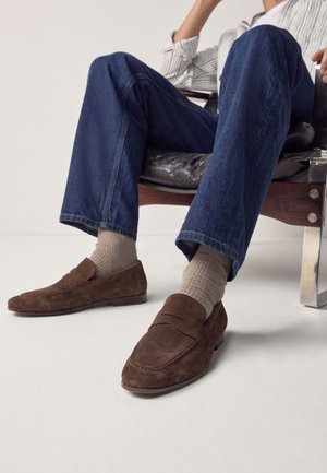 Next REGULAR FIT LOAFERS - Zapatos sin cordones - brown