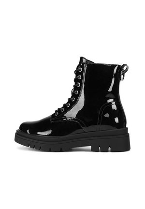 - Botki na platformie