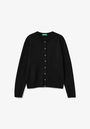 Schwarze Strickjacke aus weichem Material, mit Rundhalsausschnitt und vorderem Knopfverschluss mit kleinen weißen Knöpfen. Lange Ärmel, lockere Passform.