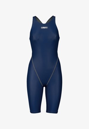 Maillot de bain de compétition bleu marine de la marque Arena, longueur jusqu'aux genoux, avec des coutures grises et des bretelles épaisses.