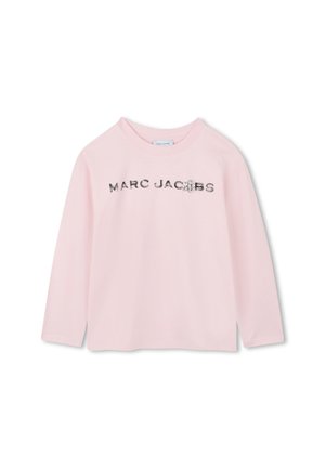 Soft pink long-sleeve shirt with "MARC JACOBS" in silver lettering and a jewel accent. Made from cotton with a relaxed fit.