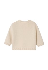 Cremfarbener gestrickter Pullover mit geripptem Rundhalsausschnitt, Bündchen und Saum, flach ausgelegt mit der Rückseite nach vorne.