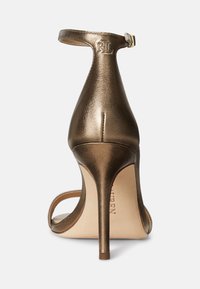 Lauren Ralph Lauren ALLIE METALLIC NAPPA LEATHER SANDAL - Sandálias de salto alto - aged gold