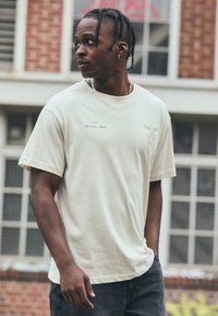 Legacies BENFICA LISSABON GLORIOSO - Marškinėliai su spaudiniu - off white