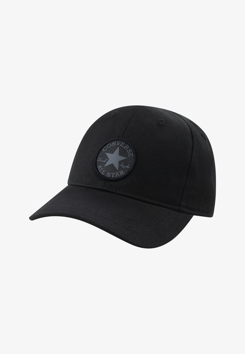 Casquette de baseball en coton noir avec une couronne arrondie, une visière incurvée et un écusson circulaire avec une étoile et du texte à l'avant.