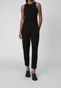 Object Broek - black