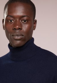 pure cashmere MEN TURTLE NECK SWEATER - Pulóver - dark navy