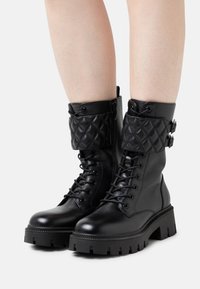 Guess - SERY - Bottines à lacets - black Image miniature 1