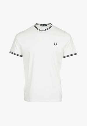 T-shirt blanc à manches courtes avec double rayures noires sur le col et les poignets, avec un petit logo couronne de laurier noire sur la poitrine gauche.