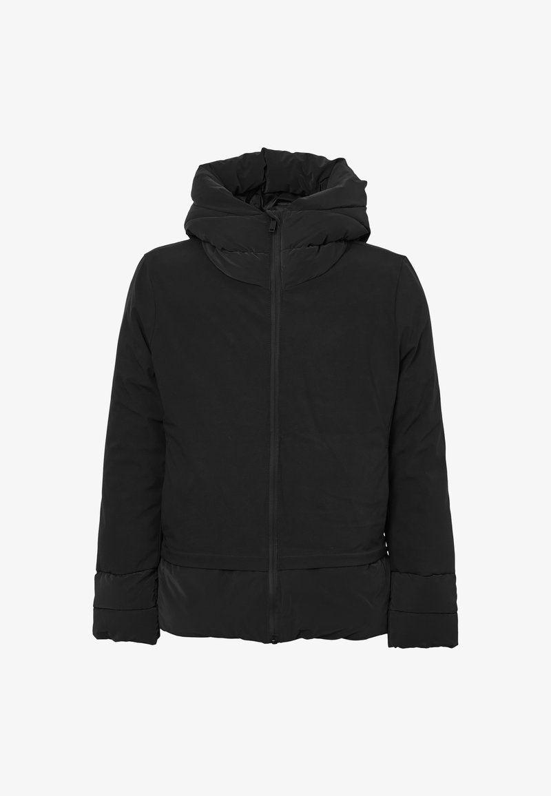 Giacca a vento nera con cappuccio alto imbottito, chiusura con cerniera frontale e polsini a costine. Tessuto liscio e lucido senza pattern o dettagli visibili.