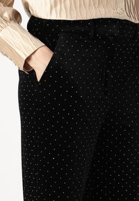 YAS YASHELLA PANT - Trousers - black