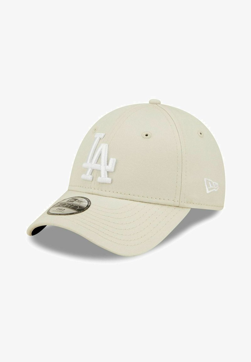 Beige Baseballmütze aus Baumwolle mit weißem, gesticktem "LA"-Logo auf der Vorderseite, gebogenem Schirm und sechs Paneelen mit Lüftungslöchern.