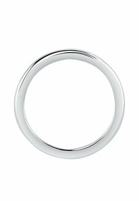 Polerad silverring med en slät yta och cirkulär form. Den inre kanten är lätt böjd, vilket skapar en subtil reflekterande kvalitet.