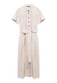 Beige mekko, jossa on lyhyet hihat, nappikiinnitys edessä, kapea vyötärö kankaasta valmistetulla vyöllä ja pleatatut hameen yksityiskohdat.