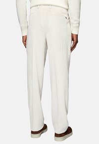 Boggi Milano Chinos tipa bikses - cream