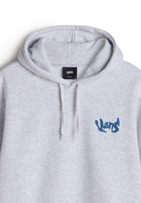 Felpa grigia in misto cotone, con logo grafico blu. Ha una tasca a canguro e cordini sul cappuccio.