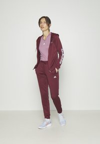 adidas Sportswear SET czerwony