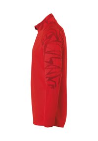 Maglietta rossa a maniche lunghe con colletto alto e motivi geometrici neri sulle maniche. Tessuto morbido e leggero con una vestibilità ampia.