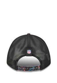 Casquette en mesh noire ornée d'un motif éclaboussé coloré sur la sangle réglable et d'une étiquette de logo NFL au dos.