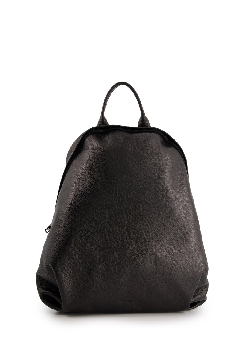 Sac à dos en cuir noir avec une surface texturée, une forme arrondie, des poignées supérieures doubles et des zips sur les côtés pour un accès de rangement.