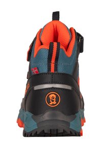 Czarne i turkusowe buty trekkingowe z jaskrawymi pomarańczowymi akcentami, syntetyczna cholewka, wyściełany kołnierz oraz odblaskowe detale z boku. Podeszwa antypoślizgowa.