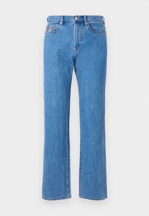 Ljust blå denimjeans med rak benklippning, femficksdesign och knappstängning. Har subtila sömnadsdetaljer.