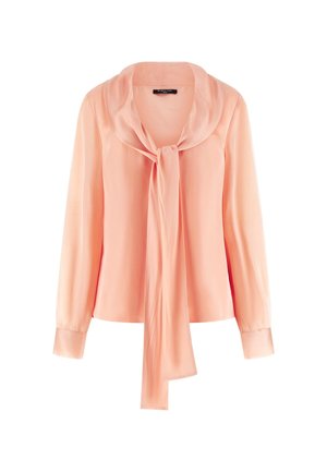 Blusa de manga larga color rosa claro con un amplio cuello y detalle de lazo delantero, fabricada con tela lisa y ligeramente brillante.