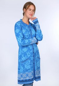 Blauer Kapuzencardigan mit Blumenmuster, Druckknopfverschluss und kontrastierenden Bündchen. Strukturierter Stoff mit Taschen und Spitzenverzierungen.