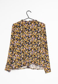 Blusa a maniche lunghe con sfondo nero, decorata con un motivo floreale in giallo e viola, realizzata in un tessuto leggero e morbido.