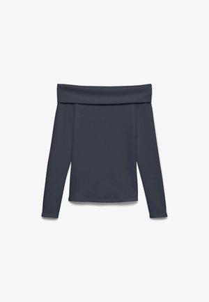 Tumeda merevärvi õlakehaga pikkade varrukatega top, millel on lai voltidega kaelus, asetatud valgele taustale.