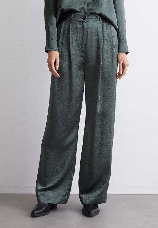 PLEATED STYLE WELT POCKETS - Trousers - deep emerald