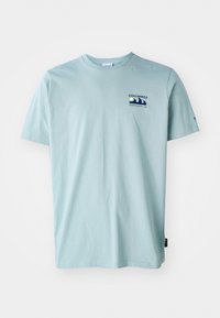 Unselected, crushed blue