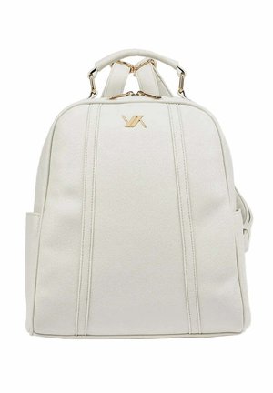 Witte leren rugzak met gouden rits en logo, bovenhandvat, twee verstelbare schouderriemen en zijzakken.