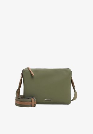 Olivengroene rechthoekige crossbodytas met verstelbare riem en ritssluiting aan de bovenkant, voorzien van een klein metalen merkembleem aan de voorkant.